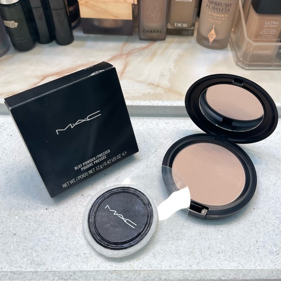 MAC ~ ‘MEDIUM’ Blot Powder Compact with Mirror ~ Full Size 12 g ~ NIB - Picture 2 of 16